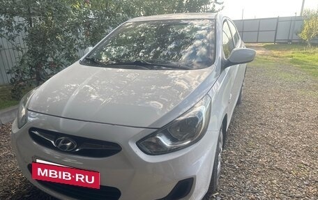 Hyundai Solaris II рестайлинг, 2012 год, 700 000 рублей, 2 фотография