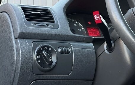Volkswagen Golf V, 2004 год, 599 777 рублей, 10 фотография