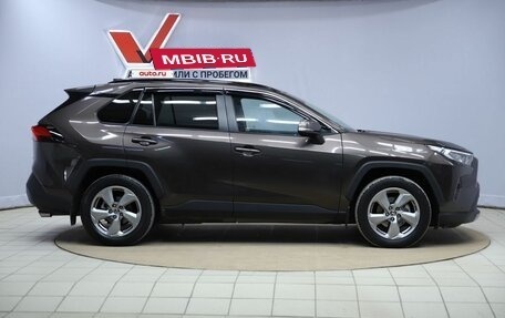 Toyota RAV4, 2021 год, 2 500 000 рублей, 4 фотография