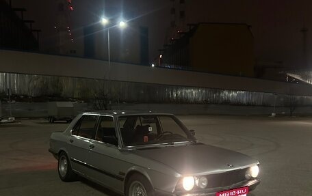 BMW 5 серия, 1982 год, 350 000 рублей, 7 фотография