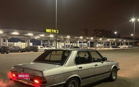 BMW 5 серия, 1982 год, 350 000 рублей, 8 фотография