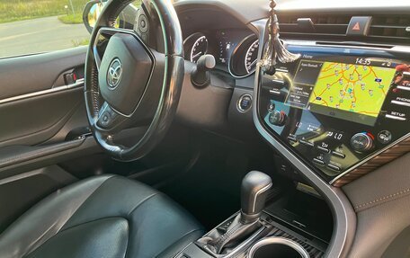 Toyota Camry, 2019 год, 2 850 000 рублей, 10 фотография