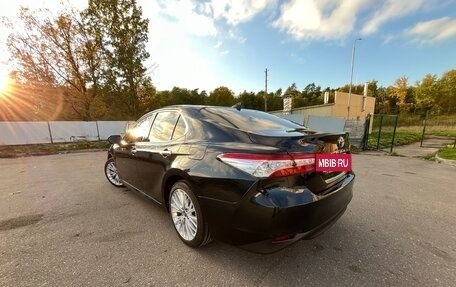 Toyota Camry, 2019 год, 2 850 000 рублей, 3 фотография