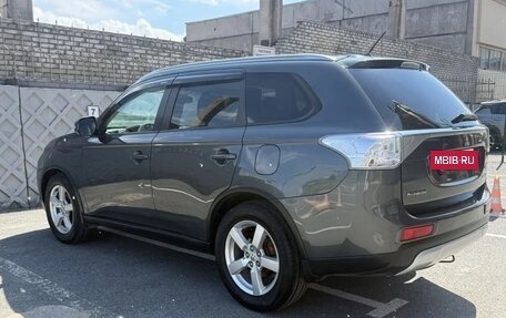 Mitsubishi Outlander III рестайлинг 3, 2014 год, 1 390 000 рублей, 4 фотография