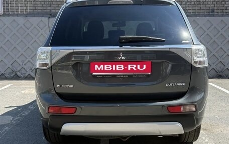 Mitsubishi Outlander III рестайлинг 3, 2014 год, 1 390 000 рублей, 7 фотография