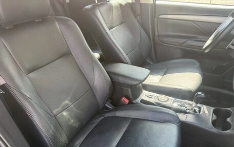 Mitsubishi Outlander III рестайлинг 3, 2014 год, 1 390 000 рублей, 17 фотография