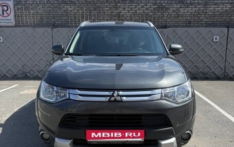 Mitsubishi Outlander III рестайлинг 3, 2014 год, 1 390 000 рублей, 6 фотография