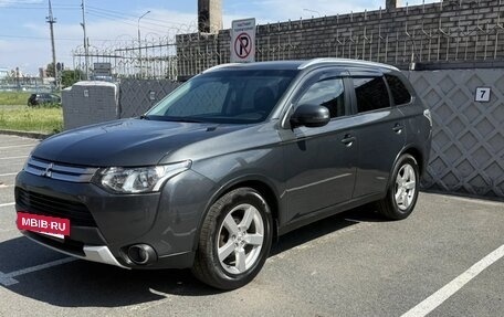 Mitsubishi Outlander III рестайлинг 3, 2014 год, 1 390 000 рублей, 2 фотография