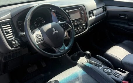 Mitsubishi Outlander III рестайлинг 3, 2014 год, 1 390 000 рублей, 24 фотография