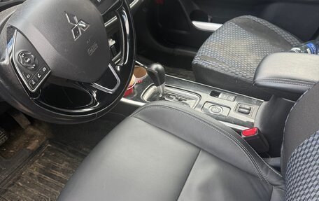 Mitsubishi Outlander III рестайлинг 3, 2020 год, 1 720 000 рублей, 2 фотография