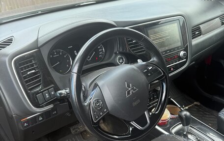 Mitsubishi Outlander III рестайлинг 3, 2020 год, 1 720 000 рублей, 4 фотография