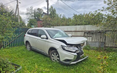 Mitsubishi Outlander III рестайлинг 3, 2018 год, 850 000 рублей, 2 фотография