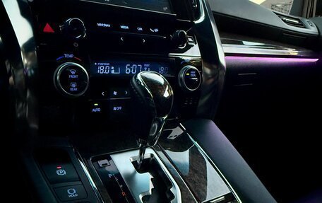 Toyota Alphard III, 2019 год, 13 фотография