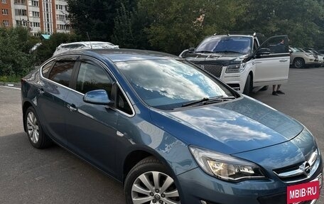 Opel Astra J, 2013 год, 900 000 рублей, 2 фотография