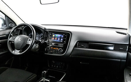 Mitsubishi Outlander III рестайлинг 3, 2020 год, 1 999 000 рублей, 9 фотография