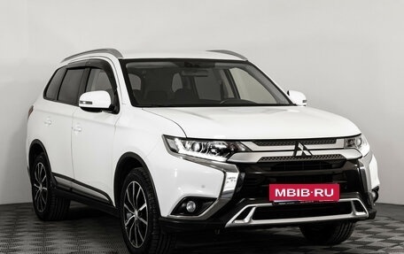 Mitsubishi Outlander III рестайлинг 3, 2020 год, 1 999 000 рублей, 3 фотография