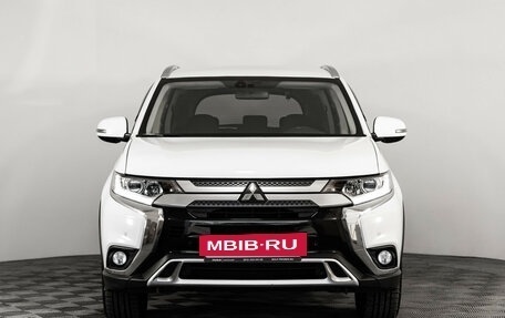 Mitsubishi Outlander III рестайлинг 3, 2020 год, 1 999 000 рублей, 2 фотография