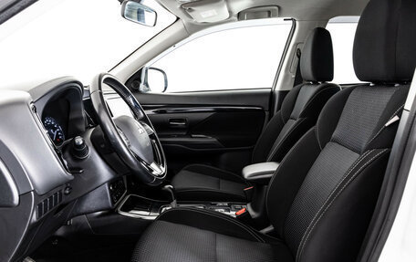 Mitsubishi Outlander III рестайлинг 3, 2020 год, 1 999 000 рублей, 17 фотография