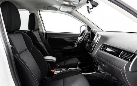 Mitsubishi Outlander III рестайлинг 3, 2020 год, 1 999 000 рублей, 18 фотография