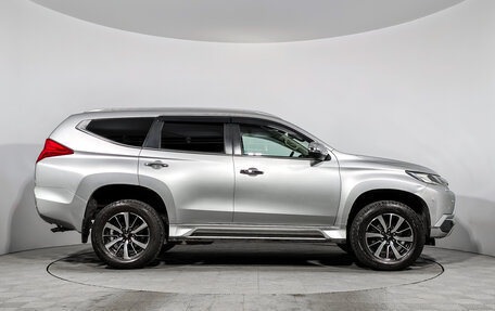 Mitsubishi Pajero Sport III рестайлинг, 2017 год, 2 590 000 рублей, 4 фотография