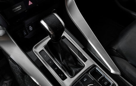 Mitsubishi Pajero Sport III рестайлинг, 2017 год, 2 590 000 рублей, 11 фотография