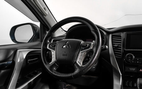 Mitsubishi Pajero Sport III рестайлинг, 2017 год, 2 590 000 рублей, 17 фотография