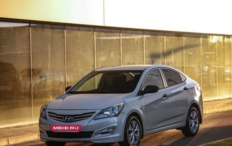 Hyundai Solaris II рестайлинг, 2015 год, 889 777 рублей, 3 фотография