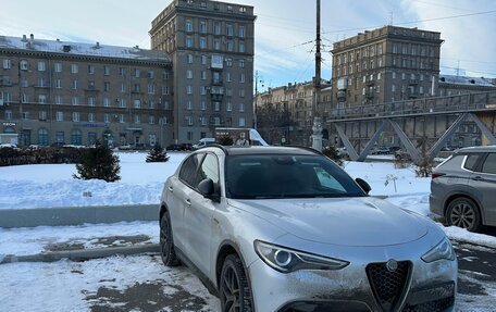 Alfa Romeo Stelvio, 2017 год, 2 250 000 рублей, 3 фотография