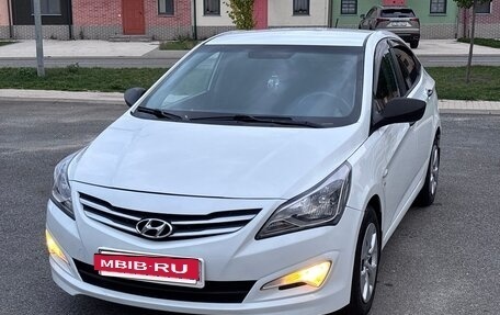 Hyundai Solaris II рестайлинг, 2015 год, 790 000 рублей, 2 фотография