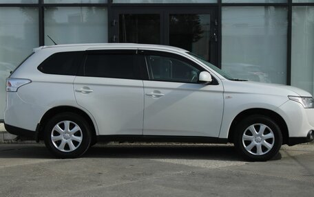 Mitsubishi Outlander III рестайлинг 3, 2014 год, 1 375 000 рублей, 4 фотография