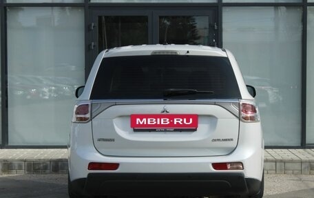 Mitsubishi Outlander III рестайлинг 3, 2014 год, 1 375 000 рублей, 6 фотография
