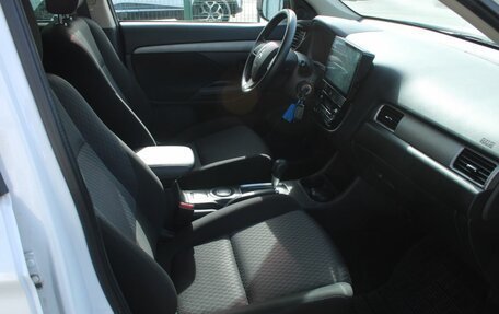 Mitsubishi Outlander III рестайлинг 3, 2014 год, 1 375 000 рублей, 15 фотография