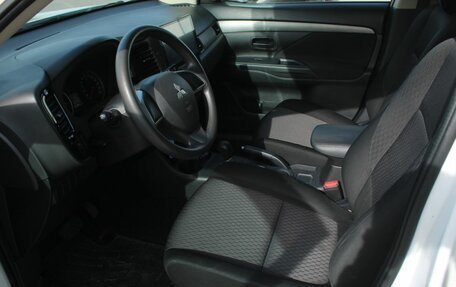 Mitsubishi Outlander III рестайлинг 3, 2014 год, 1 375 000 рублей, 14 фотография