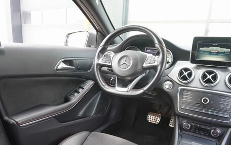 Mercedes-Benz GLA, 2016 год, 1 900 000 рублей, 13 фотография