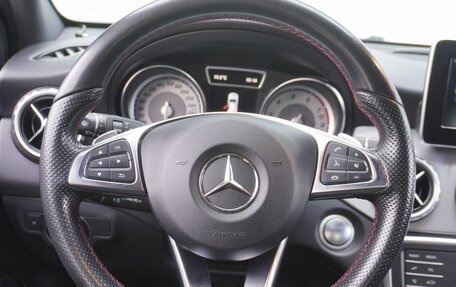 Mercedes-Benz GLA, 2016 год, 1 900 000 рублей, 14 фотография