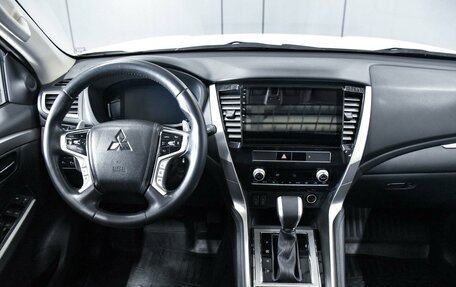 Mitsubishi Pajero Sport III рестайлинг, 2020 год, 4 499 000 рублей, 13 фотография