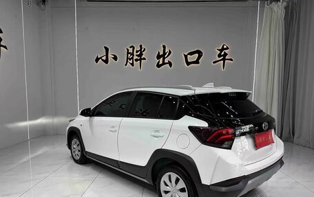 Toyota Yaris Cross, 2022 год, 1 299 000 рублей, 6 фотография