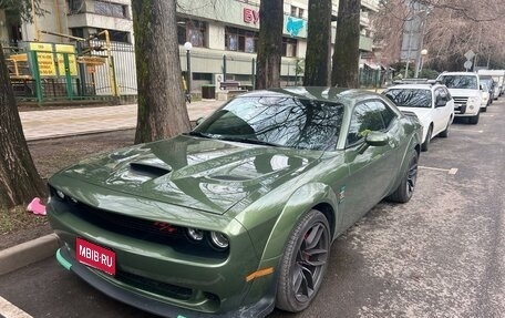 Dodge Challenger III рестайлинг 2, 2022 год, 7 300 000 рублей, 1 фотография