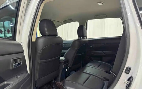Mitsubishi Outlander III рестайлинг 3, 2022 год, 1 600 000 рублей, 9 фотография