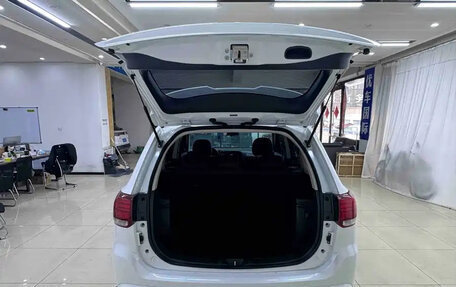 Mitsubishi Outlander III рестайлинг 3, 2022 год, 1 600 000 рублей, 6 фотография