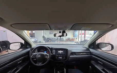 Mitsubishi Outlander III рестайлинг 3, 2022 год, 1 600 000 рублей, 14 фотография
