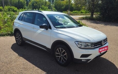 Volkswagen Tiguan II, 2019 год, 2 430 000 рублей, 3 фотография