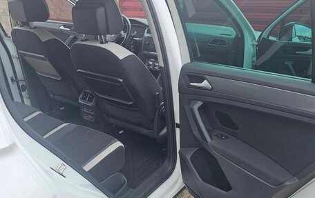 Volkswagen Tiguan II, 2019 год, 2 430 000 рублей, 7 фотография
