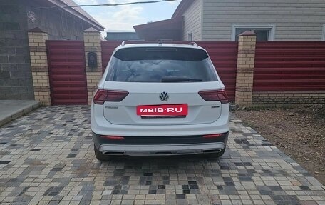 Volkswagen Tiguan II, 2019 год, 2 430 000 рублей, 13 фотография