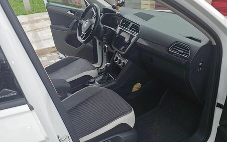Volkswagen Tiguan II, 2019 год, 2 430 000 рублей, 17 фотография