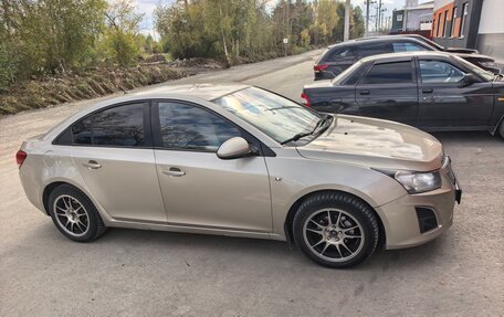 Chevrolet Cruze II, 2011 год, 550 000 рублей, 3 фотография