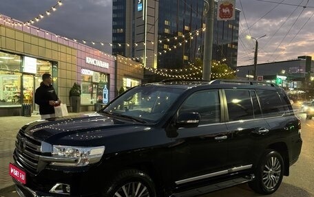 Toyota Land Cruiser 200, 2017 год, 6 000 000 рублей, 1 фотография