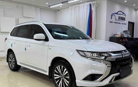 Mitsubishi Outlander III рестайлинг 3, 2022 год, 1 625 000 рублей, 1 фотография