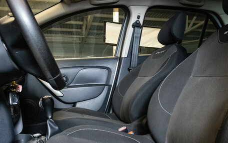 Renault Logan II, 2019 год, 990 000 рублей, 9 фотография