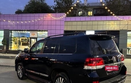 Toyota Land Cruiser 200, 2017 год, 6 000 000 рублей, 2 фотография